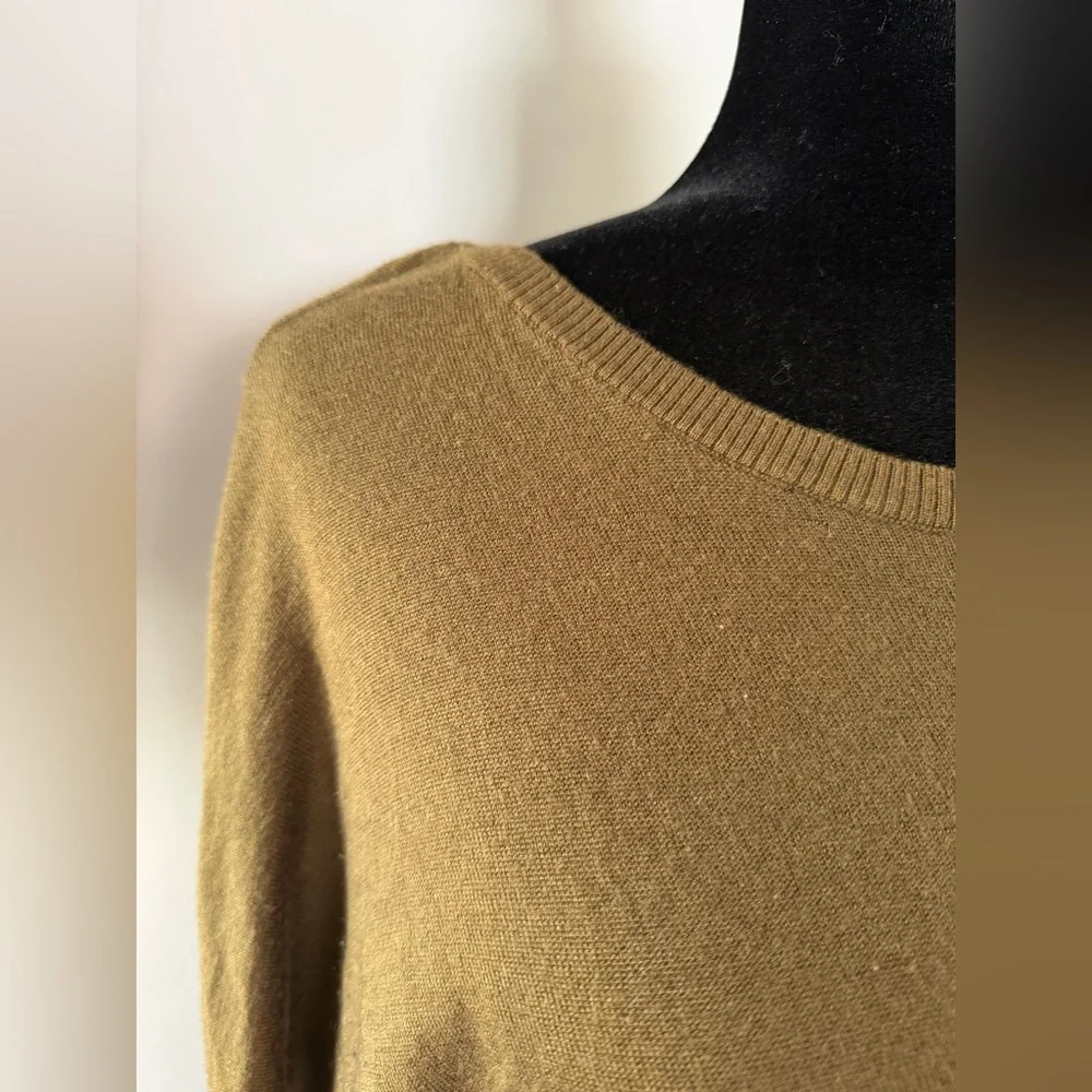 Vince  cashmere silk Olive‎ Knit Sweater